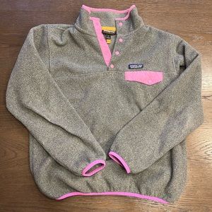 Patagonia Women’s Lightweight Synchilla Snap T Fleece in Grey with Pink Details